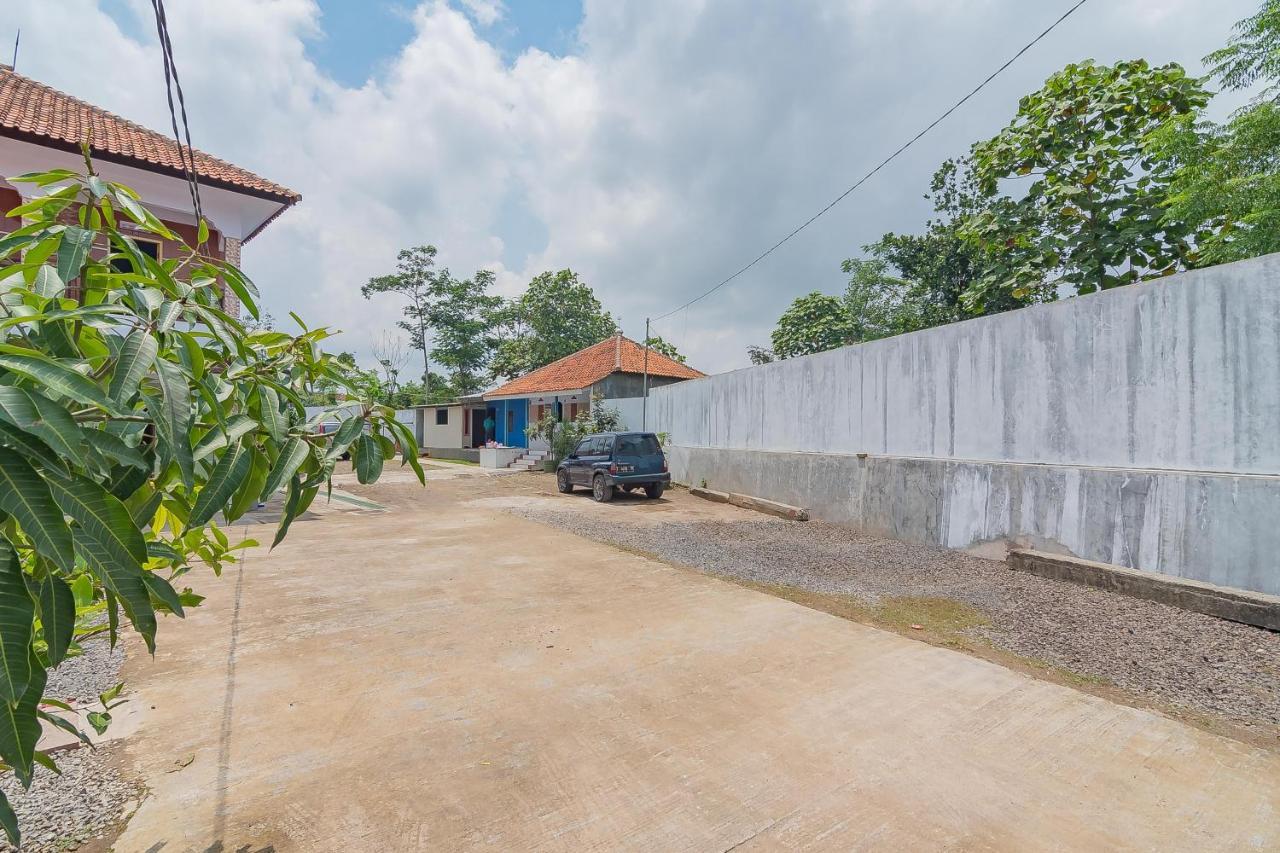 Hotel Reddoorz Syariah @ Tambak Mekar Street Subang Djalantjagak Exterior foto