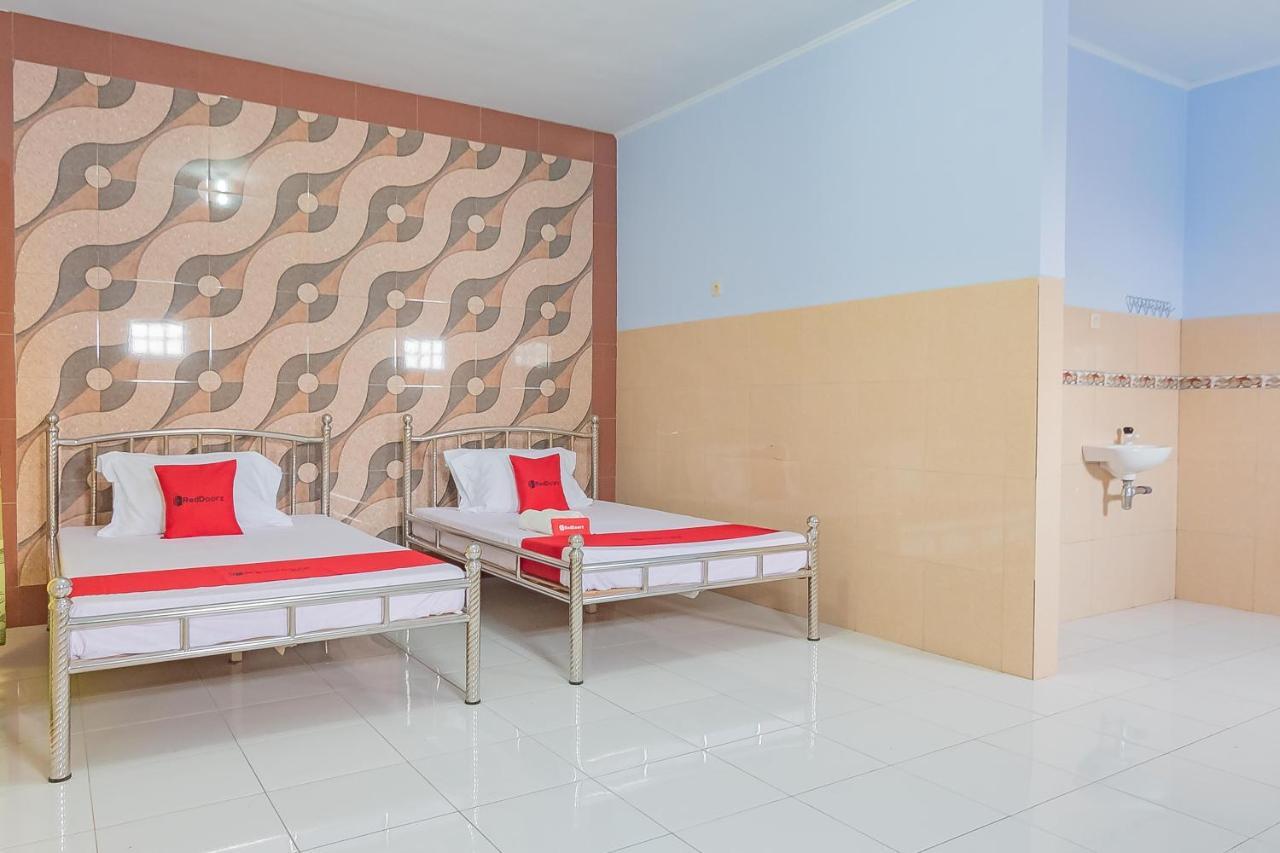 Hotel Reddoorz Syariah @ Tambak Mekar Street Subang Djalantjagak Exterior foto